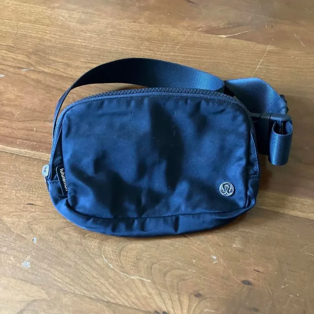 Lululemon Women's Black and Navy Bag